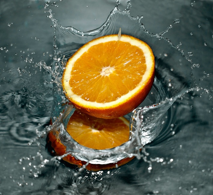 orange-falling-water-splash-67867-large
